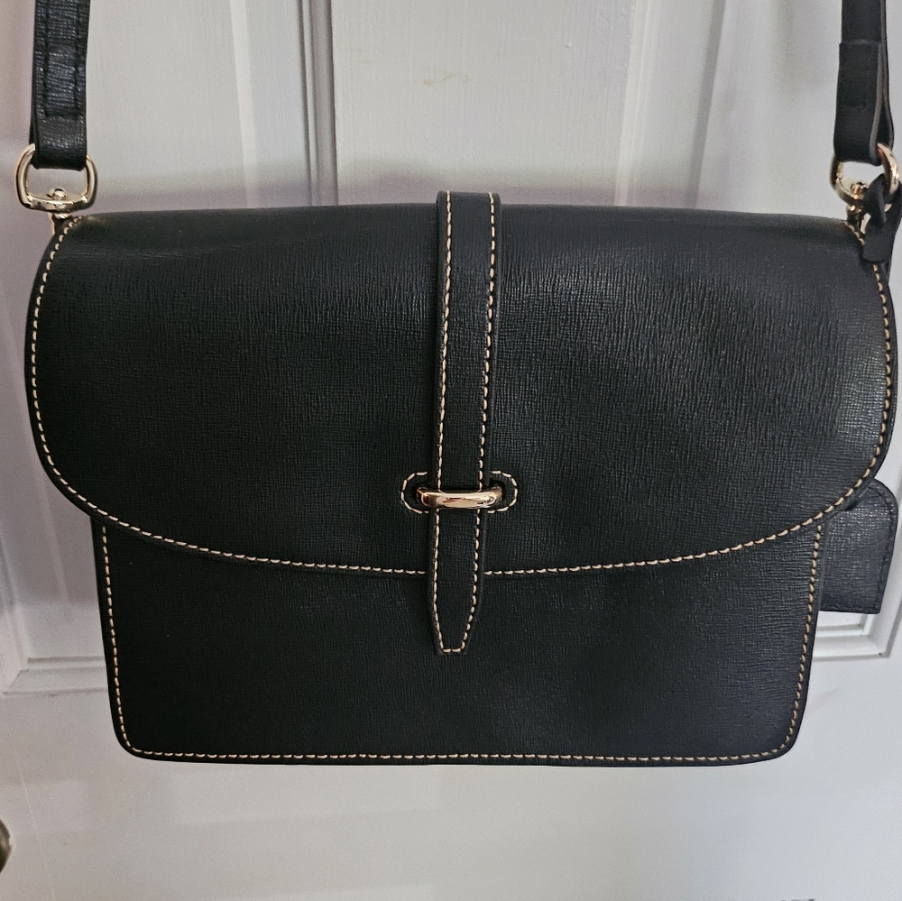 Elegant Black Leather Shoulder Bag